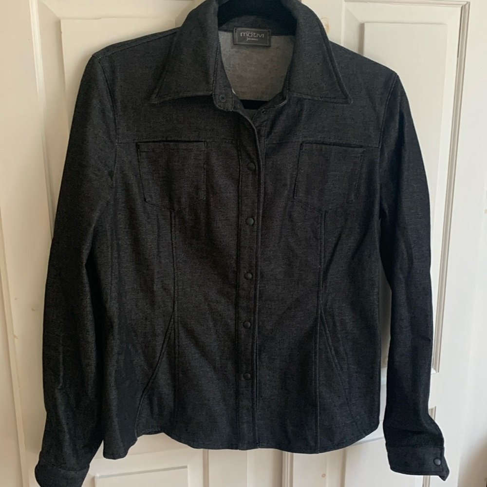 Super sleek grey black jacket or blouse. Very sexy to wear and confortable.